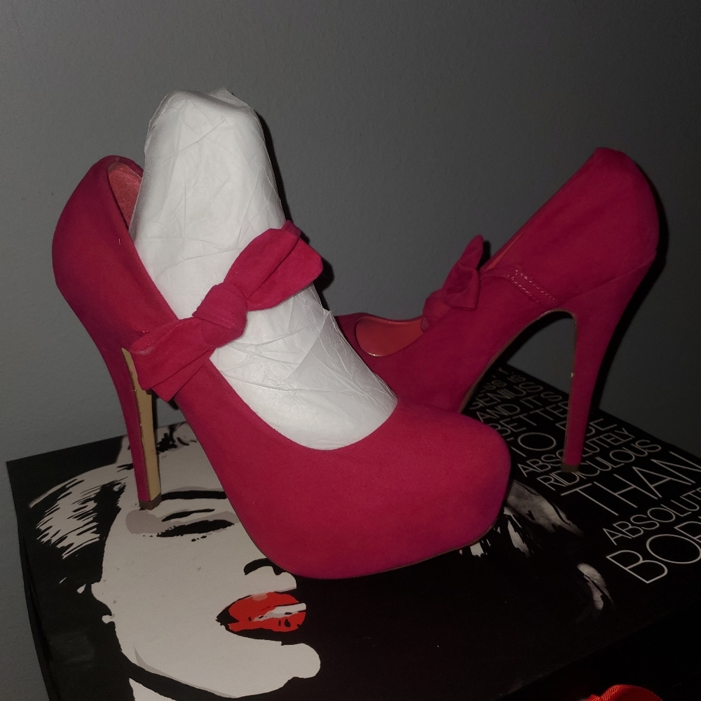 Love Culture Fuchsia Suede Pumps